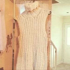 Burberry sleeveless sweater L runs small.